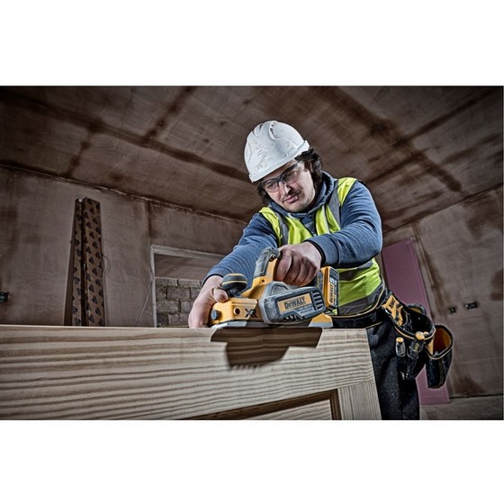 DEWALT DCP580N 18V BRUSHLESS 82MM CORDLESS PLANER (BODY ONLY) + FREE DUST COLLECTION BAG WORTH £30 inc vat