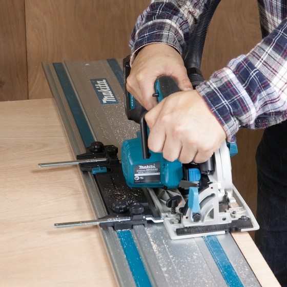 MAKITA DHS680Z 18V BRUSHLESS CIRCULAR SAW (BODY ONLY) + D-03333 & D-03349 BLADES FREE OF CHARGE (WORTH £30)